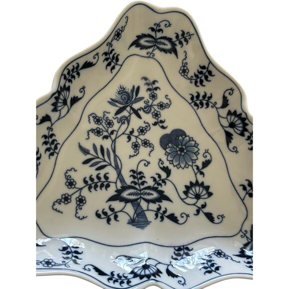 Blue Danube Blue White Onion Triangular Vegetable Bowl Vintage Floral 9" - Picture 2 of 7